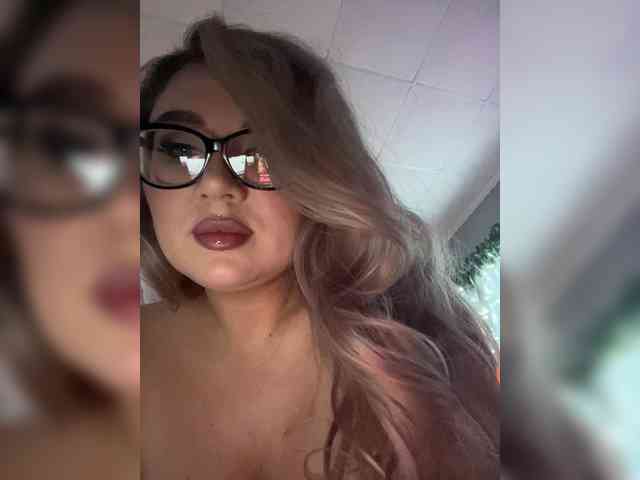 Tvoya_Sladkaya webcam