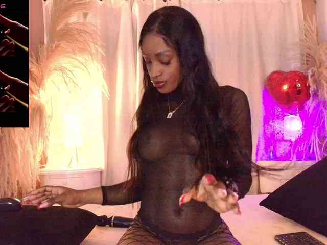 IssyRosse webcam