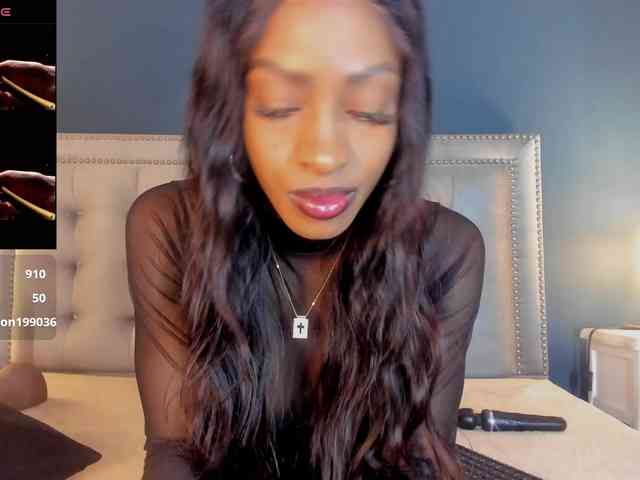 IssyRosse webcam