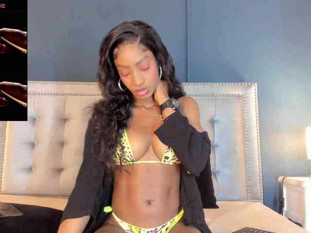 IssyRosse webcam