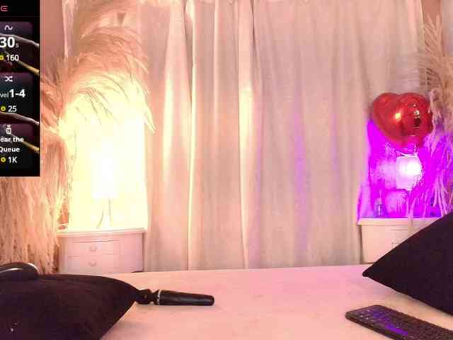 IssyRosse webcam