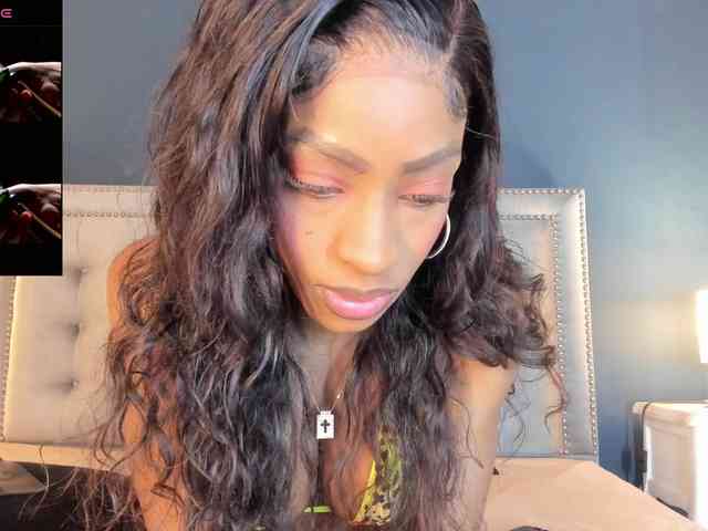IssyRosse webcam
