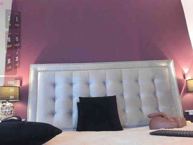 IssyRosse webcam