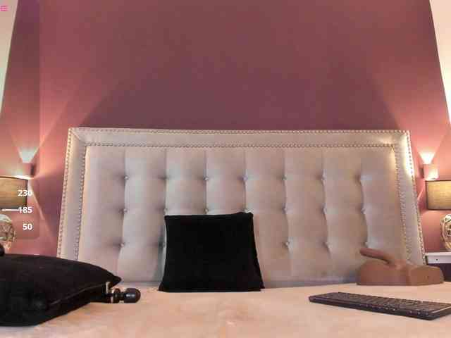 IssyRosse webcam