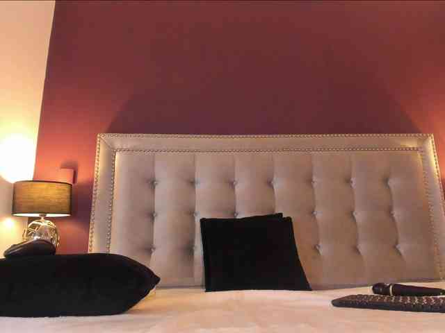 IssyRosse webcam