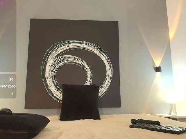 IssyRosse webcam