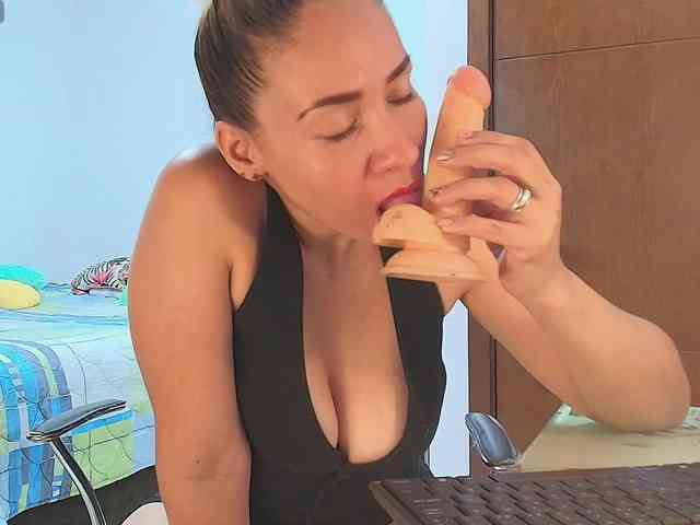 LetiziaMiller4 webcam