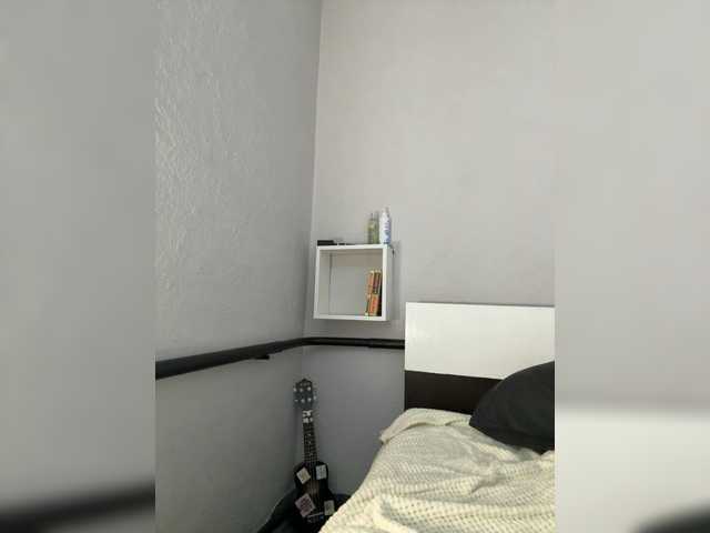 Julli-AZ1's BongaCams show and profile