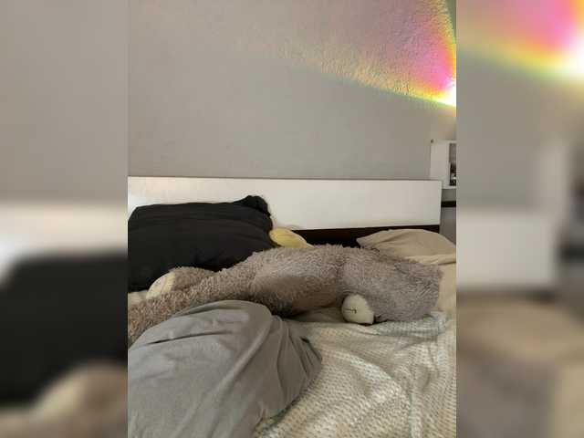 Julli-AZ1's BongaCams show and profile