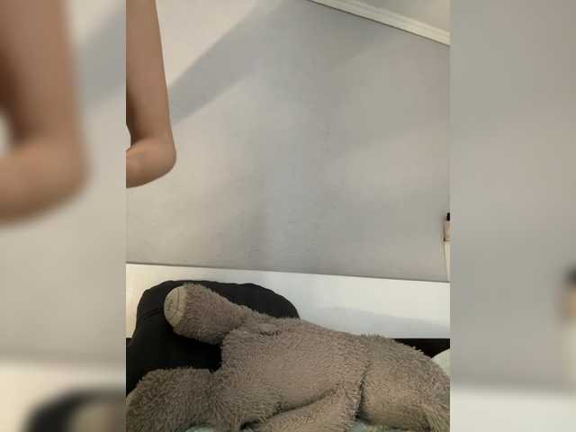 Julli-AZ1's BongaCams show and profile