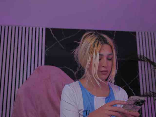 Theajoy Live Webcam on BongaCams