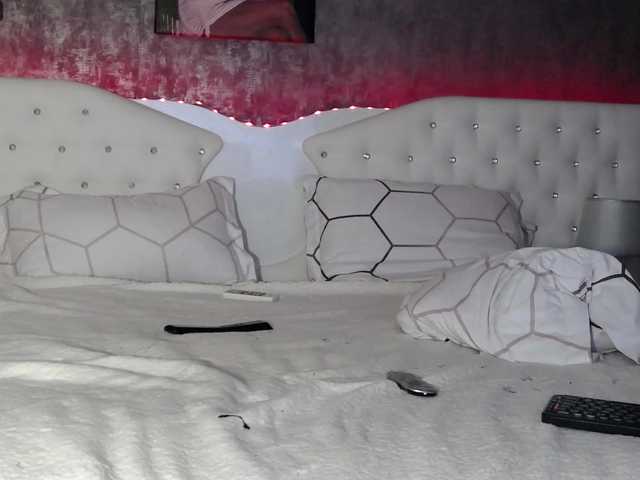 PinkNicolle's BongaCams show and profile