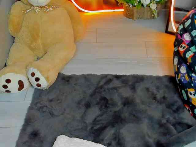 Kristinne13 webcam