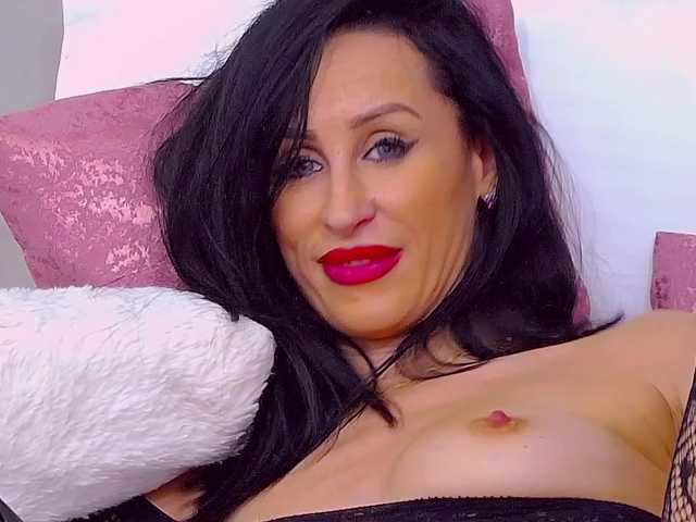 EmmaXXXQueen Live Cam on BongaCams