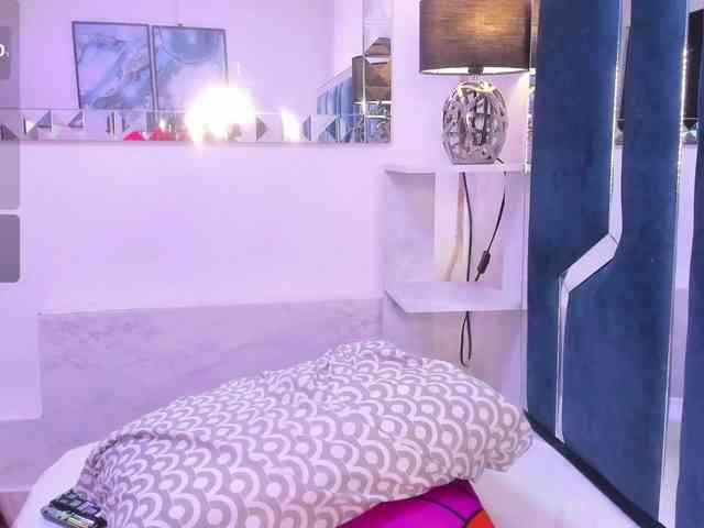 Veronica-Ryan webcam