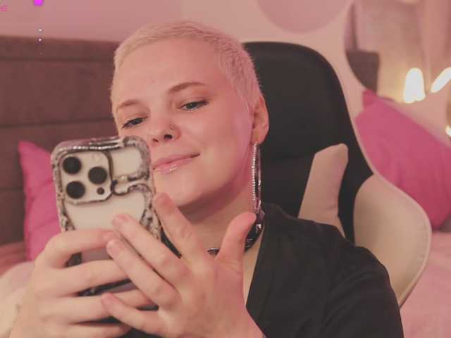 LikaBerry's BongaCams show and profile