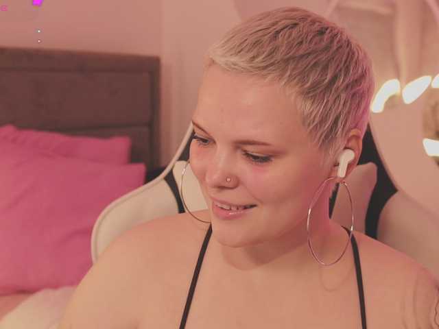 LikaBerry's BongaCams show and profile