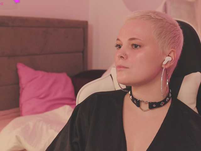 LikaBerry's BongaCams show and profile