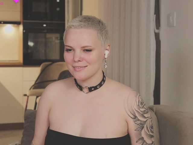 LikaBerry's BongaCams show and profile