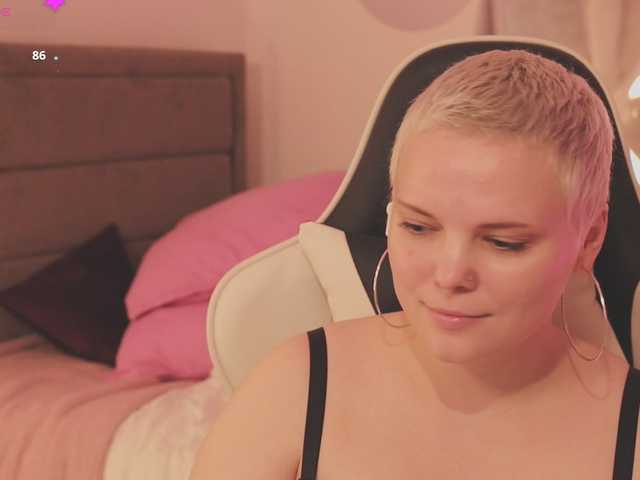 LikaBerry's BongaCams show and profile