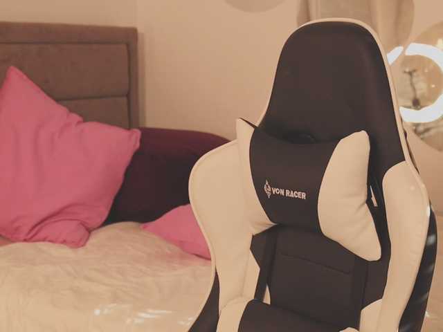 LikaBerry's BongaCams show and profile