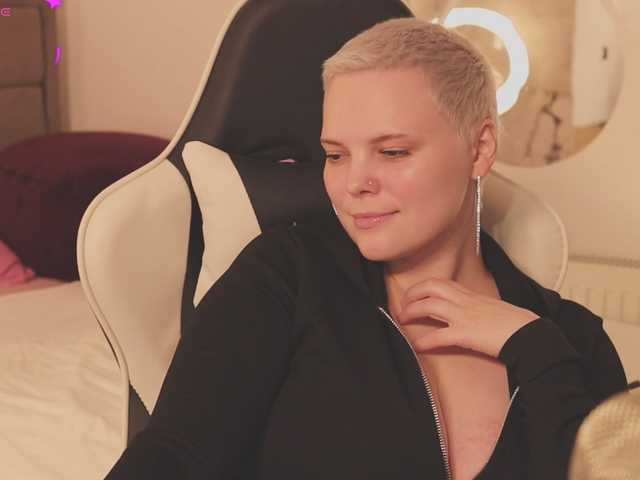 LikaBerry's BongaCams show and profile