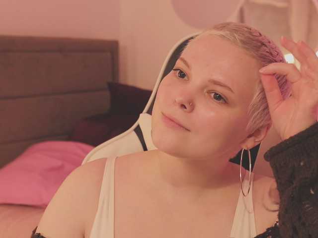 LikaBerry's BongaCams show and profile