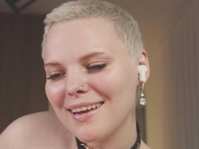 LikaBerry's BongaCams show and profile