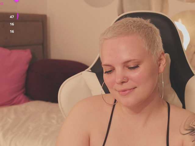 LikaBerry's BongaCams show and profile