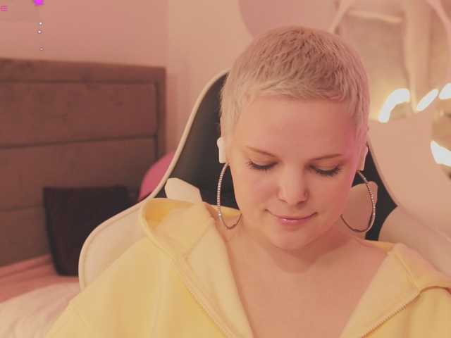 LikaBerry's BongaCams show and profile