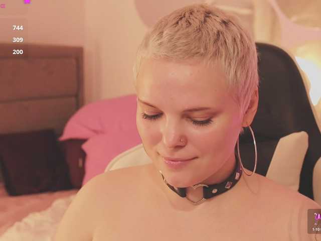 LikaBerry's BongaCams show and profile