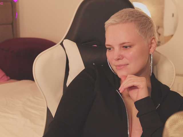 LikaBerry's BongaCams show and profile