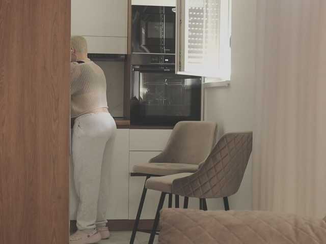 LikaBerry's BongaCams show and profile