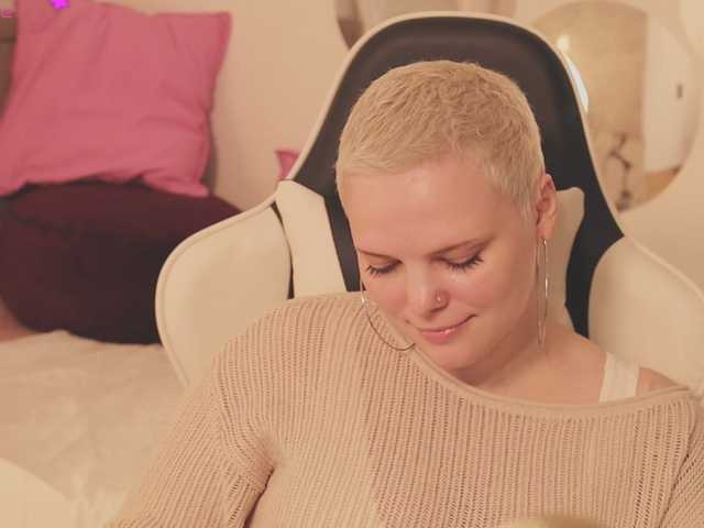 LikaBerry's BongaCams show and profile