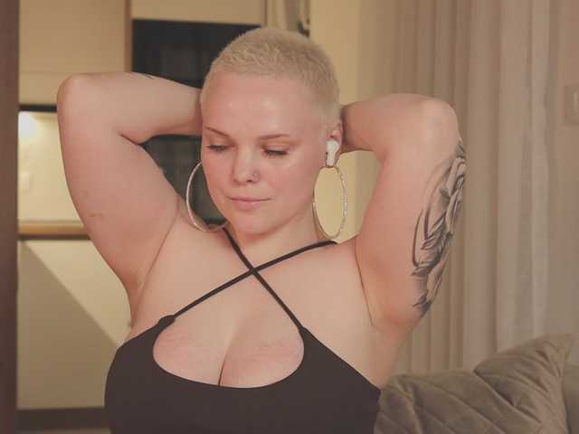 LikaBerry's BongaCams show and profile