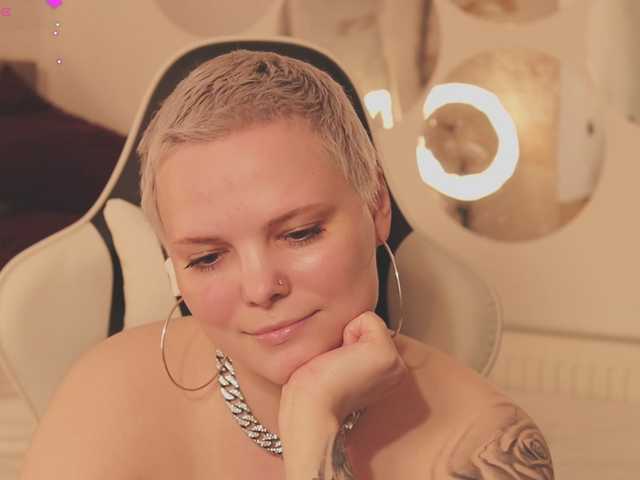 LikaBerry's BongaCams show and profile