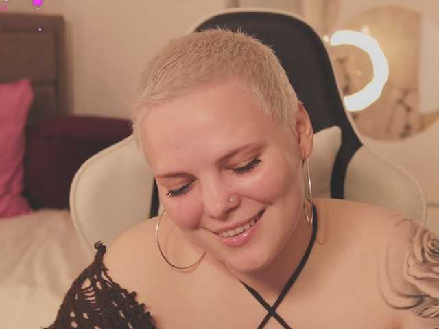 LikaBerry's BongaCams show and profile