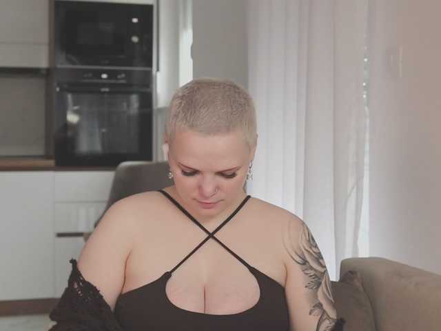 LikaBerry's BongaCams show and profile