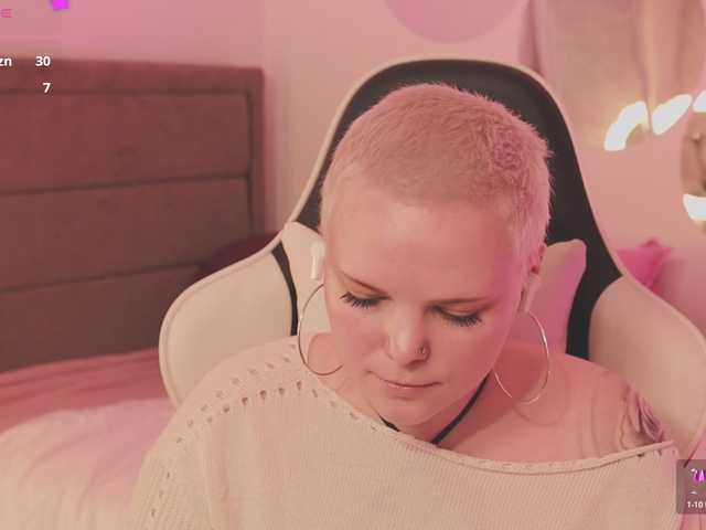 LikaBerry's BongaCams show and profile