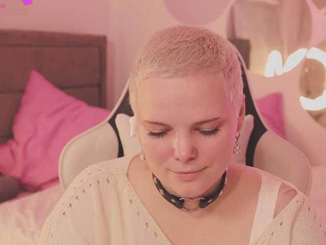 LikaBerry's BongaCams show and profile