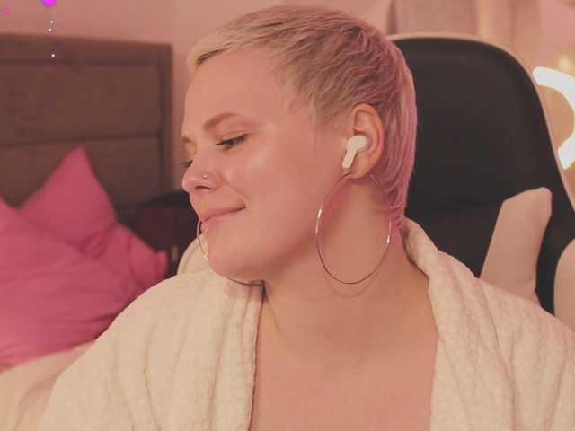 LikaBerry's BongaCams show and profile