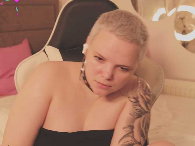 LikaBerry's BongaCams show and profile