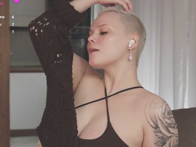 LikaBerry's BongaCams show and profile