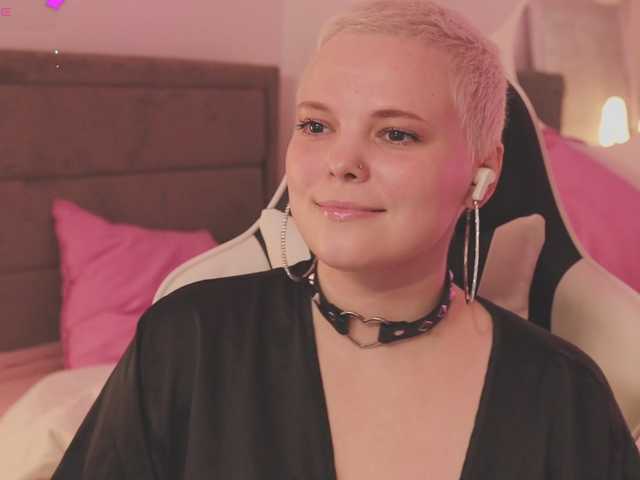 LikaBerry's BongaCams show and profile