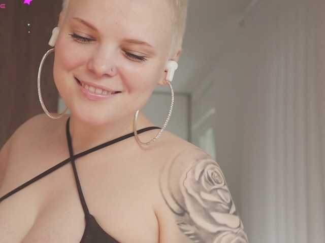 LikaBerry's BongaCams show and profile