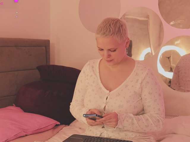 LikaBerry's BongaCams show and profile