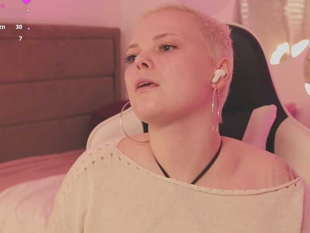 LikaBerry's BongaCams show and profile