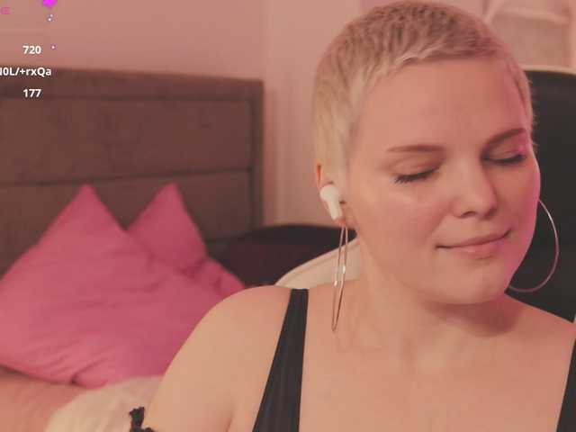 LikaBerry's BongaCams show and profile