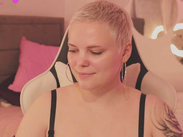 LikaBerry's BongaCams show and profile