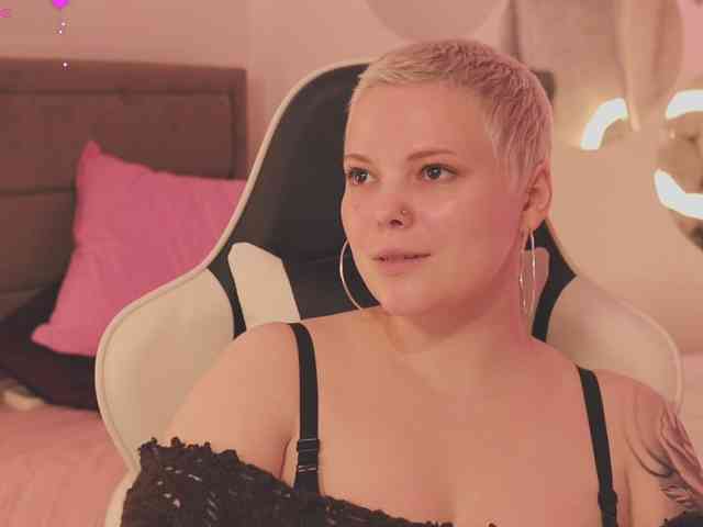 LikaBerry Live Webcam on BongaCams